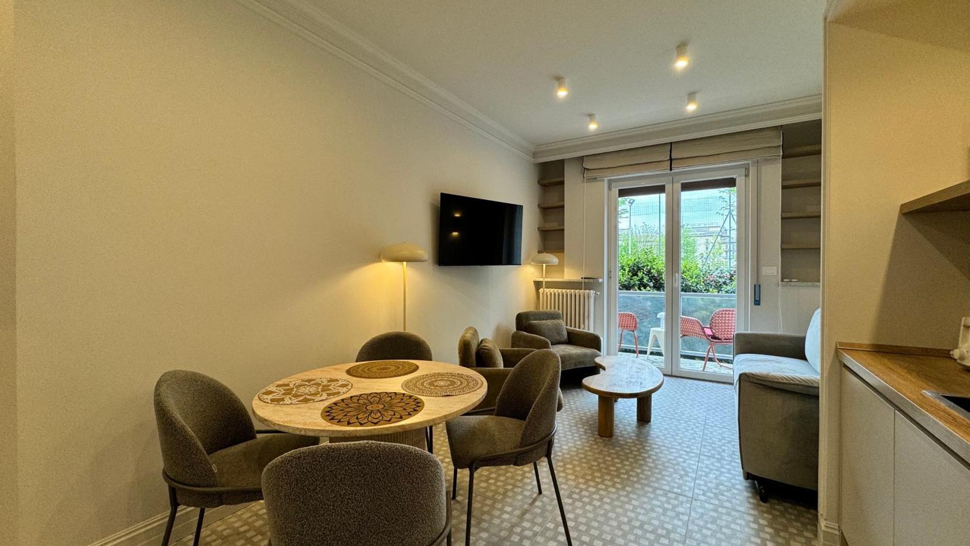 Deluxe Apartment